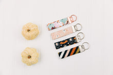 Load image into Gallery viewer, Autumn/Halloween Keychains