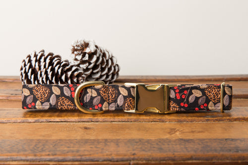 Holly & Pine Cones Dog Collar